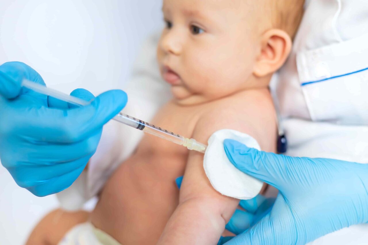Vacunación contra influenza en bebés y embarazadas, lo que debes saber