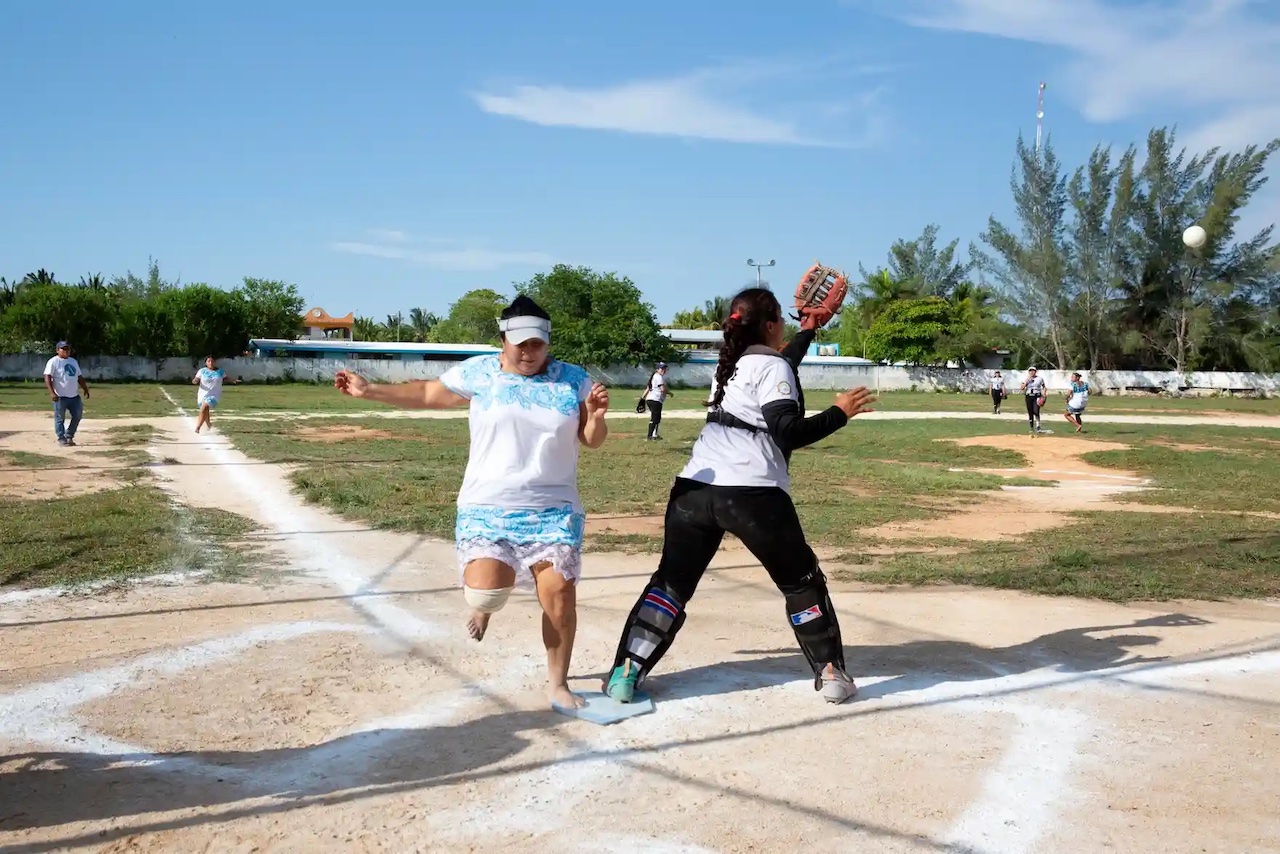 Yucatán: Mujeres mayas usan el sóftbol contra tabúes machistas - 