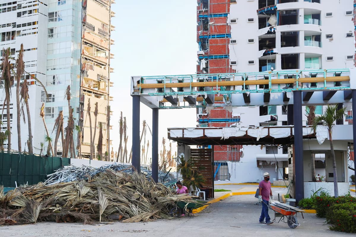 Historia de dos ciudades: un mes después del huracán Otis, Acapulco muestra deficiencias ante su respuesta a catástrofes