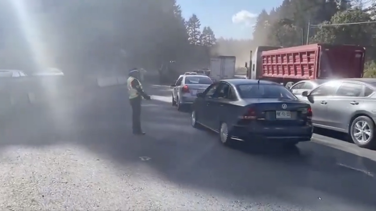 Accidente en la carretera México-Toluca: reabren circulación tras volcadura de camión