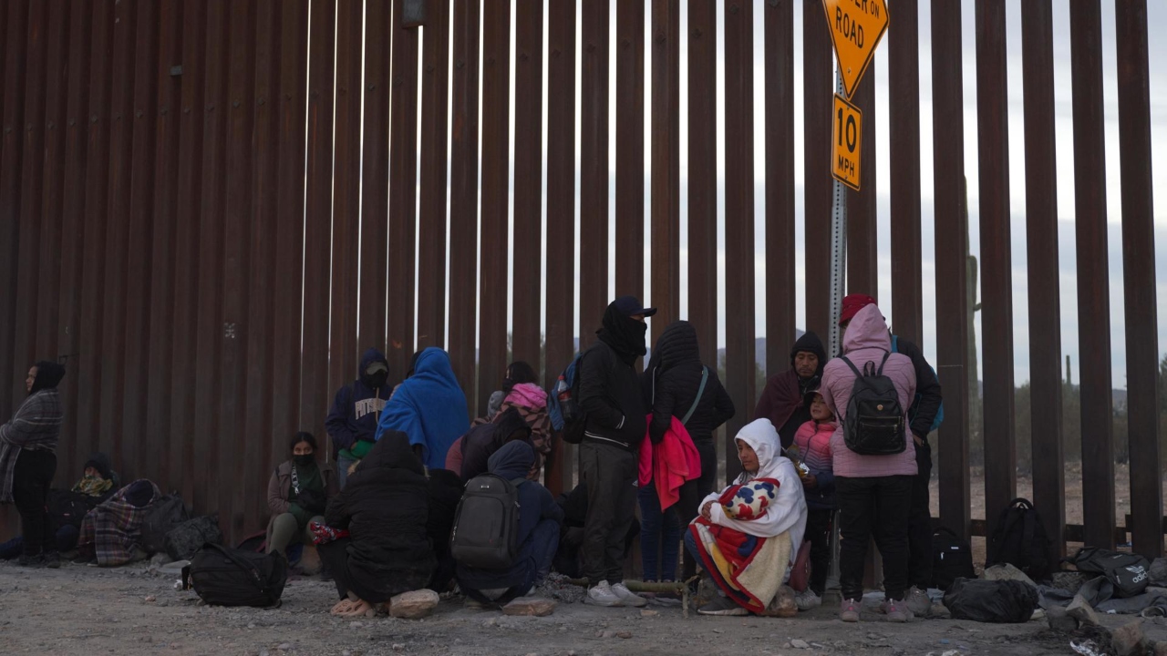 Arizona despliega Guardia Nacional en frontera con México por flujo migratorio