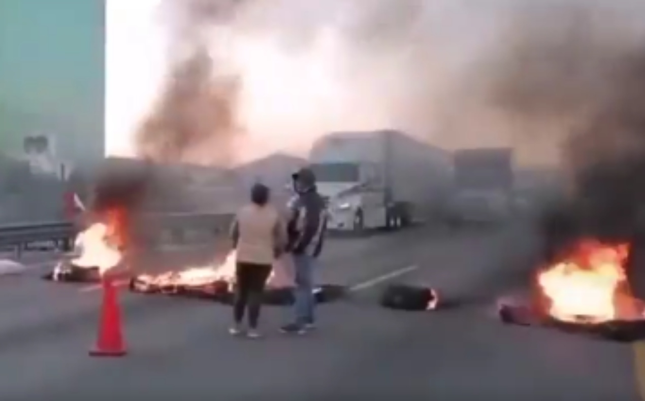 Bloqueo México-Puebla: Pobladores de Santa Ana Xalmimilulco cierran la autopista