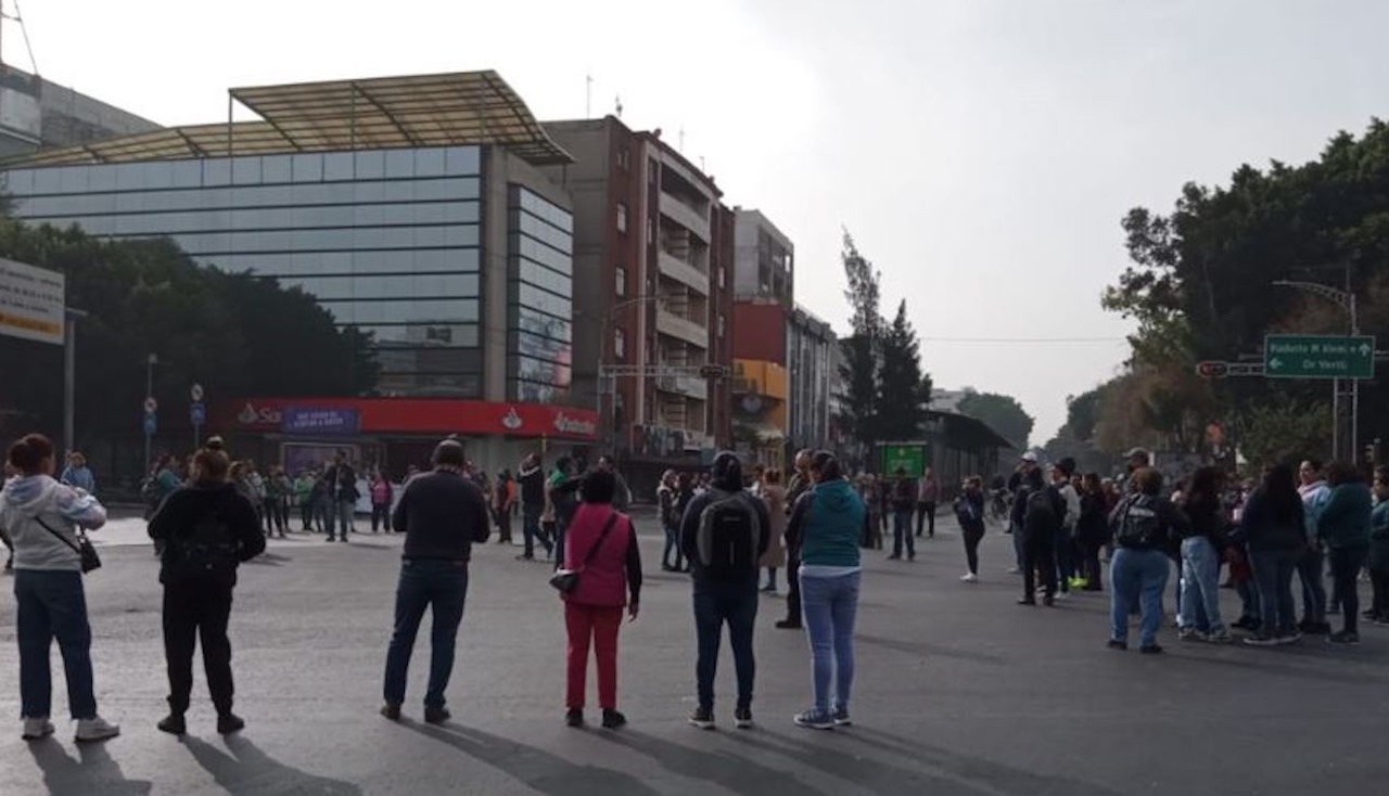 Trabajadores de la educación bloquean Chapultepec y Cuauhtémoc, CDMX
