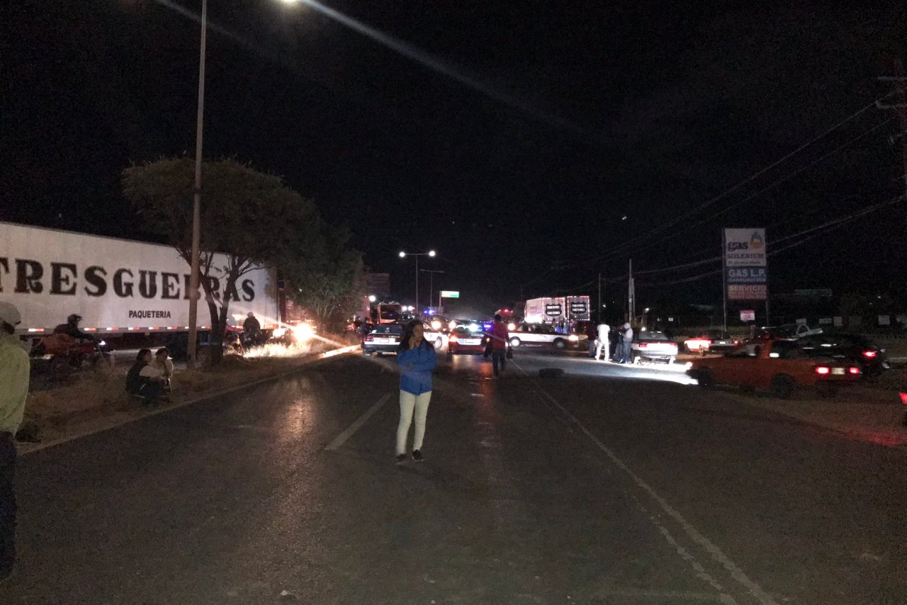 Bloqueos en Oaxaca: vecinos realizan cierres en La Joya para exigir que se retire basurero