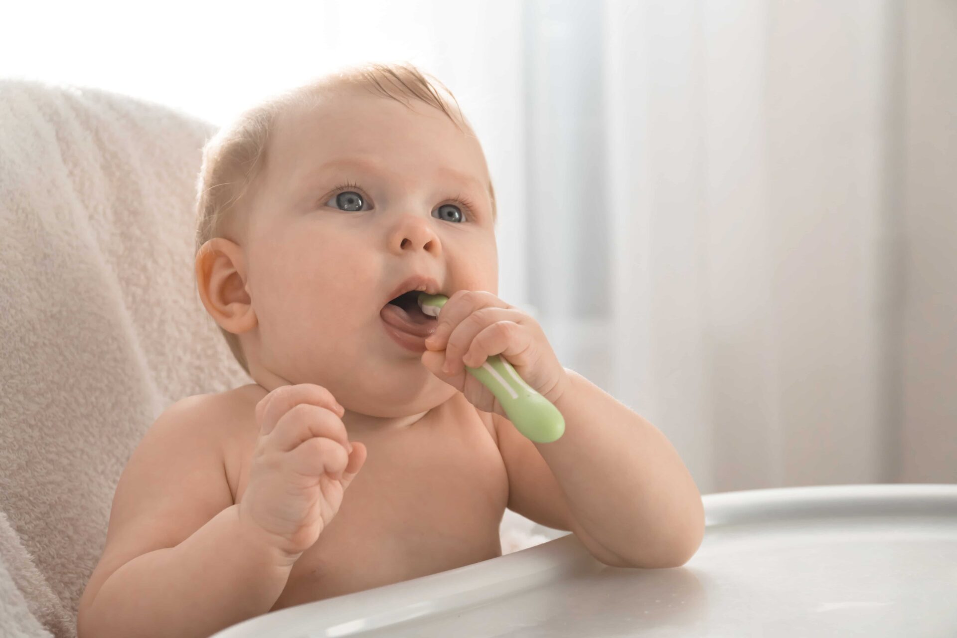 La-Lista de síntomas que causan los primeros dientes del bebé