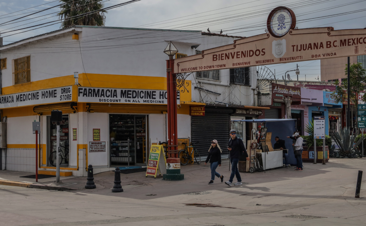 Suspenden 31 farmacias en Baja California por medicamentos con posible fentanilo