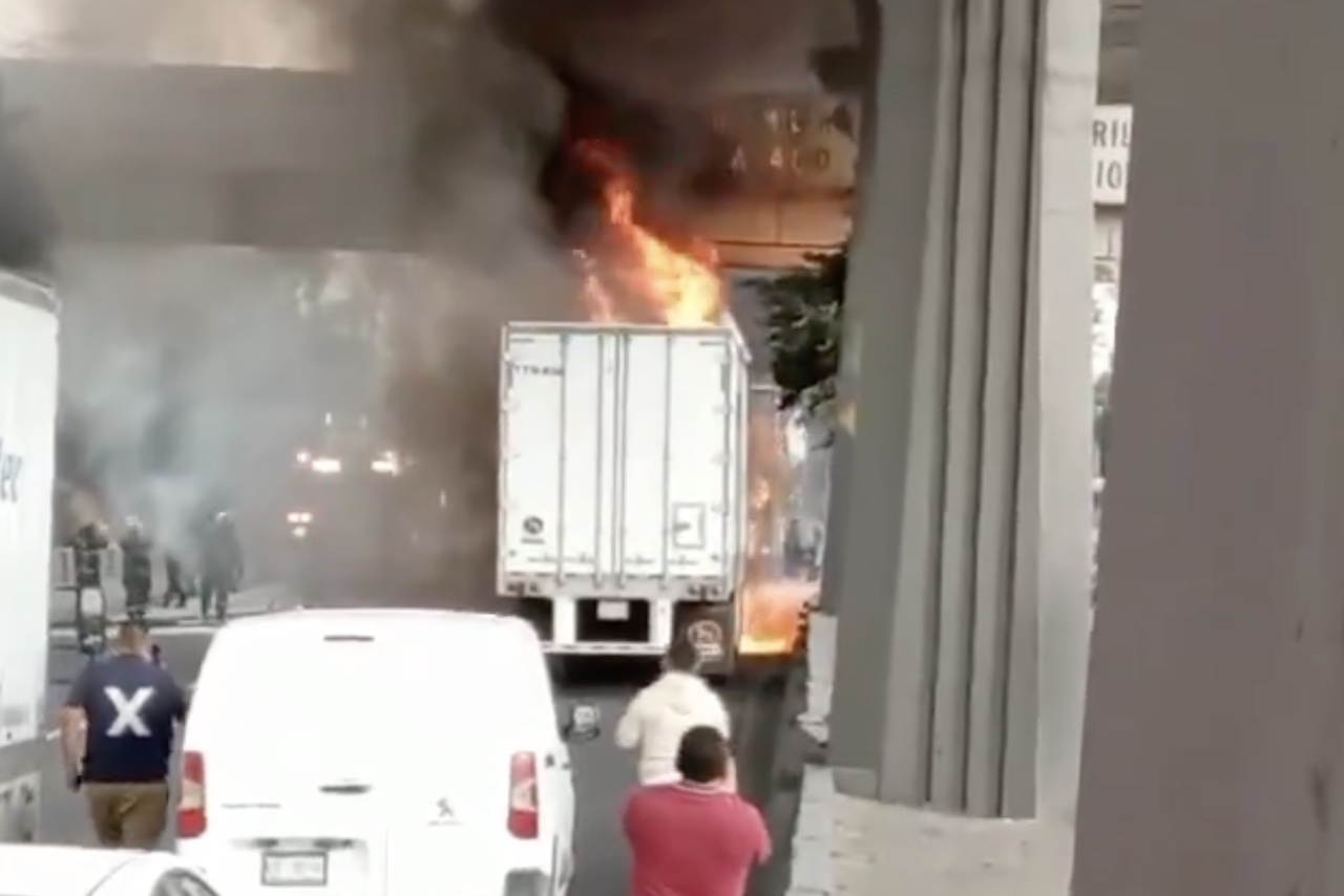 Accidente en la México-Querétaro: tráiler se incendia en Cuautitlán Izcalli