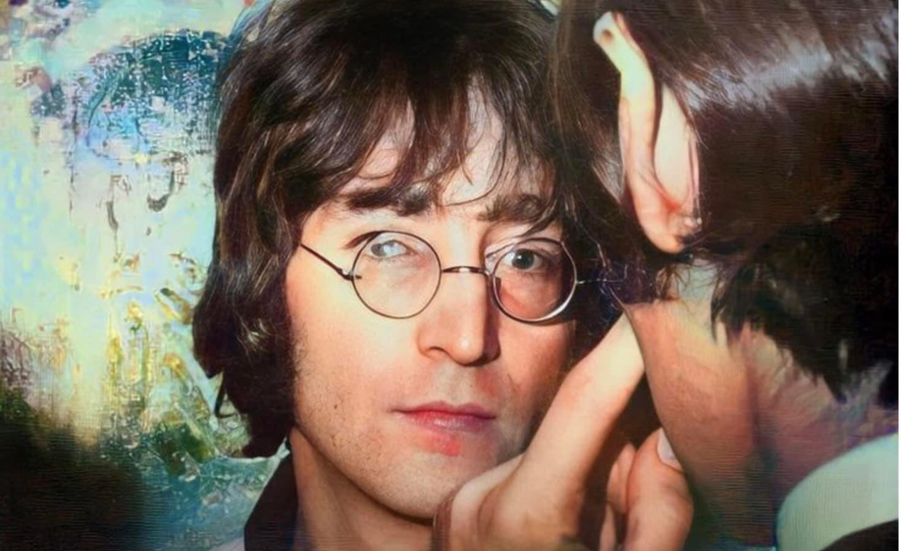 Fans recuerdan a John Lennon con flores y música a 43 años de su asesinato