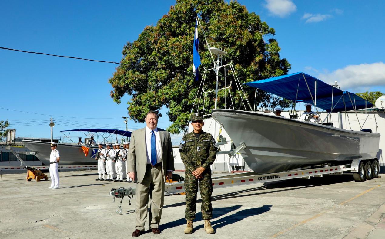 EU entrega a El Salvador dos buques para combatir narcotráfico en el Pacífico