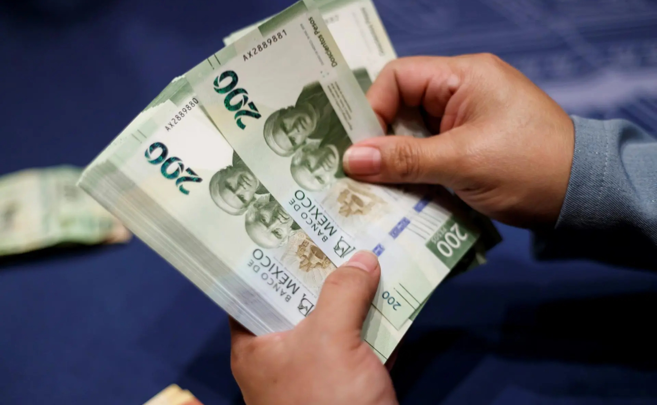 El ‘superpeso’ mexicano se impone ante el dólar: cotiza debajo de las 17 unidades