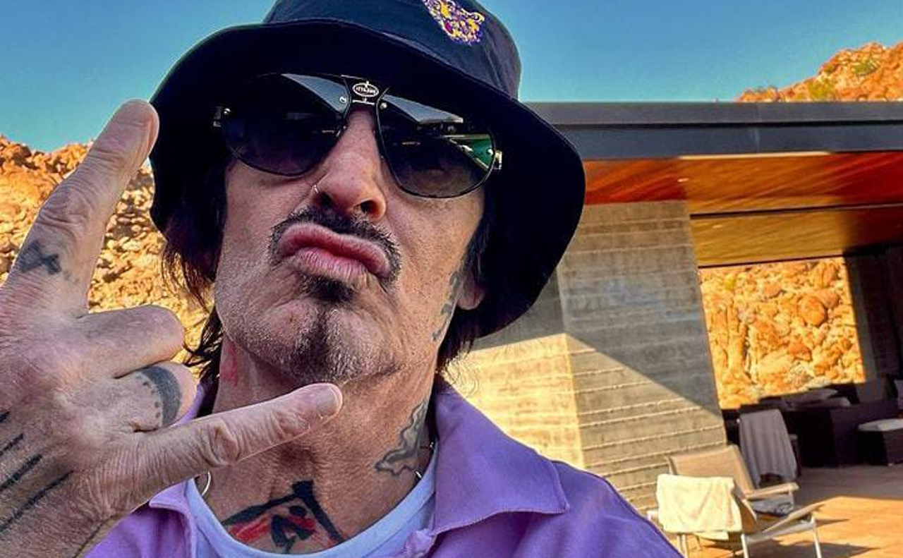 Tommy Lee, baterista de Mötley Crüe, enfrenta demanda por agresión sexual