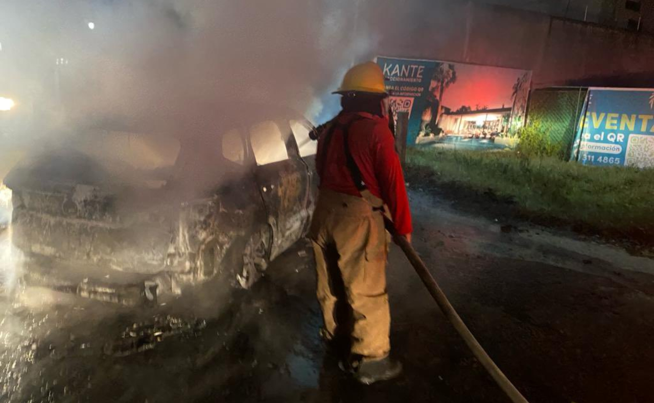 Balacera y quema de vehículos se reportan en Villahermosa, Tabasco