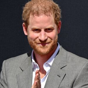 El príncipe Harry regresa a Londres sin Meghan Markle, ¿se reunirá con la familia real británica?