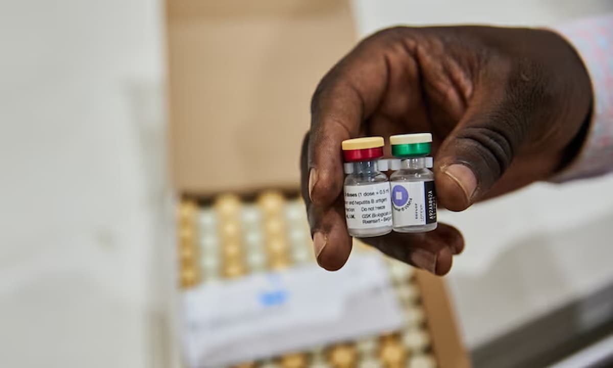 Primicia mundial: la vacuna contra la malaria comienza a distribuirse en Camerún