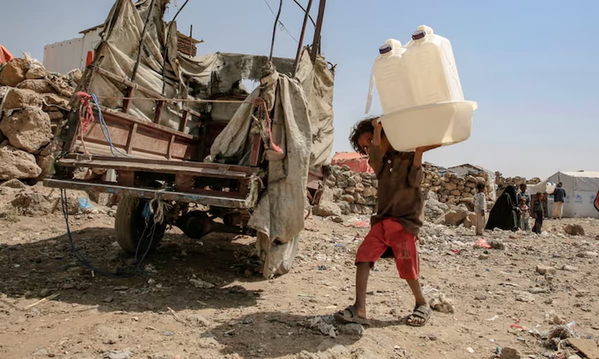 Ataques aéreos de EU y Reino Unido obligan a las agencias a suspender ayuda en Yemen