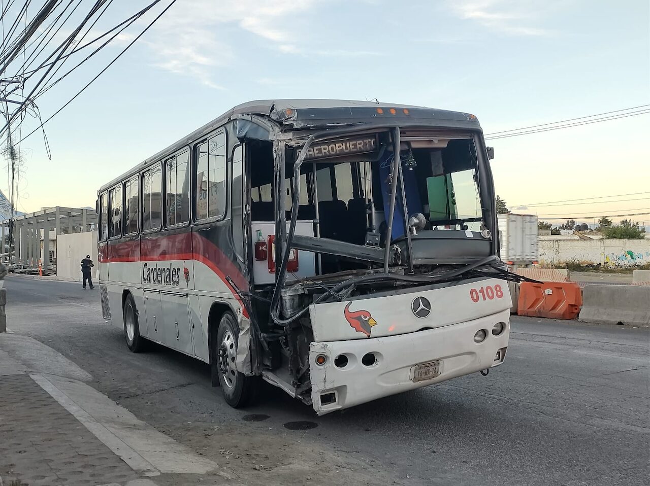 Autobús choca en la carretera México-Cuautla en Chalco, Edomex
