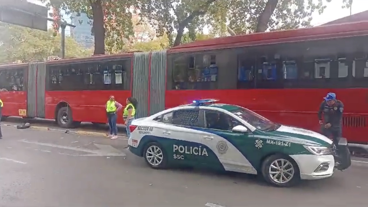 Hombre muere atropellado por el Metrobús en Insurgentes y Reforma