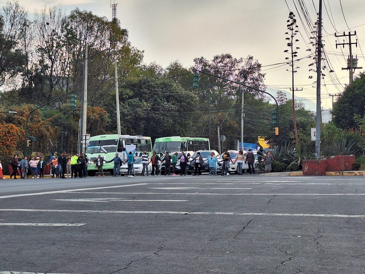 Bloqueo carretera Picacho-Ajusco: vecinos de Pedregal exigen agua