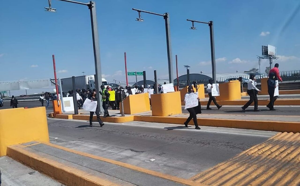 Bloqueo en la México-Pachuca: policías protestan a la altura de la caseta de San Cristóbal