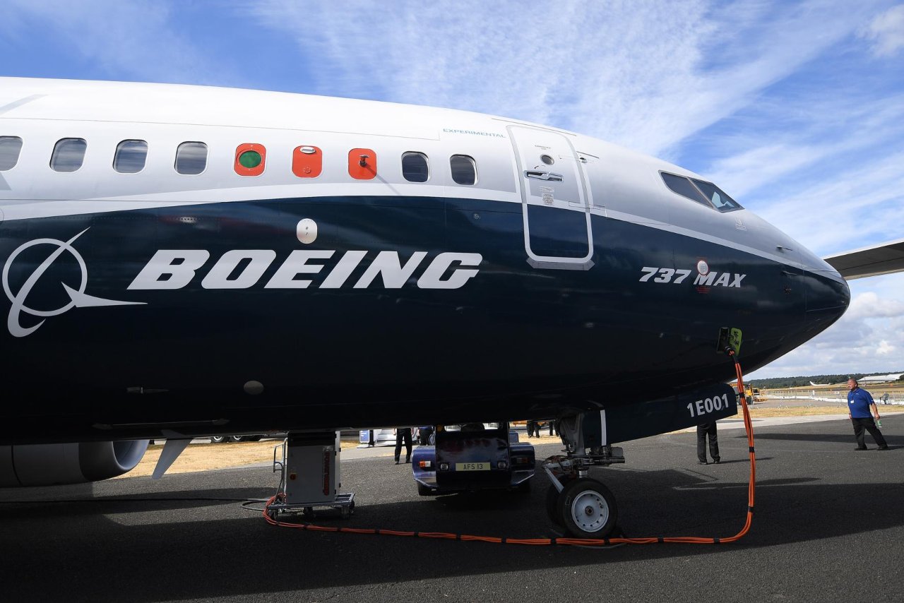 Acciones de Boeing se caen 9% tras inmovilización de aviones 737 Max en EU