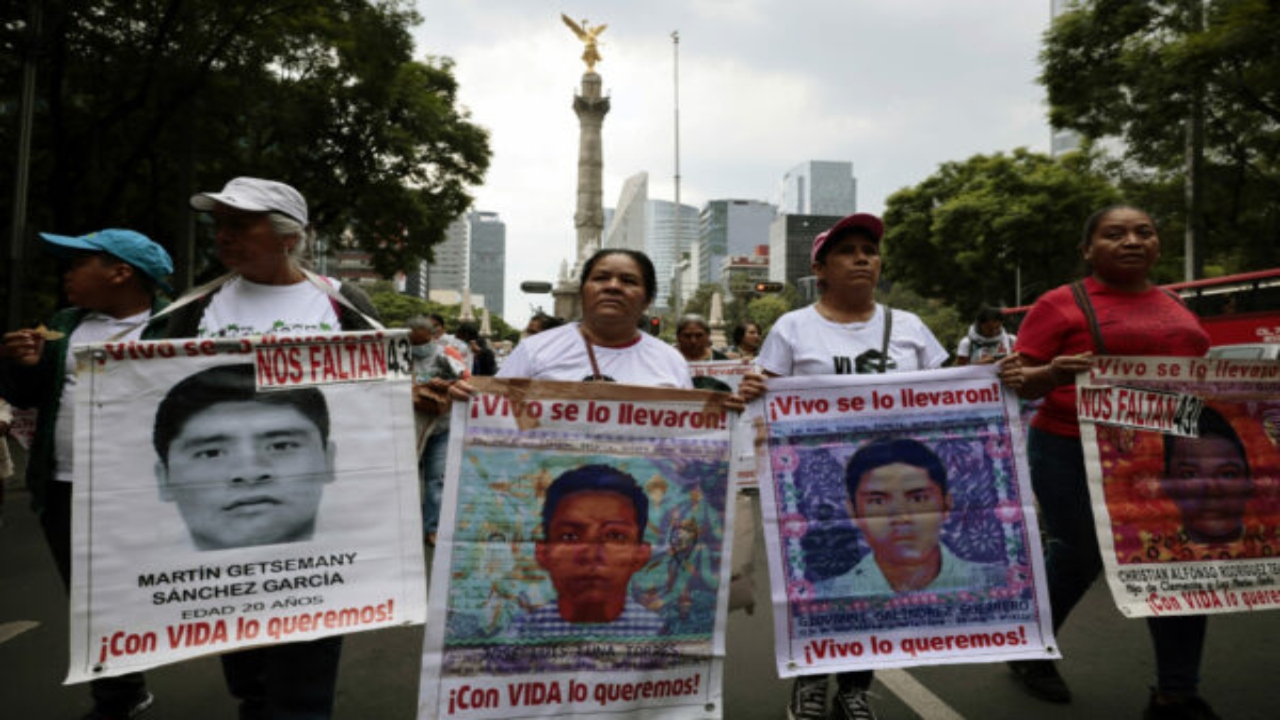 Covaj: una parte de familiares de los 43 dejó reunión sobre caso Ayotzinapa