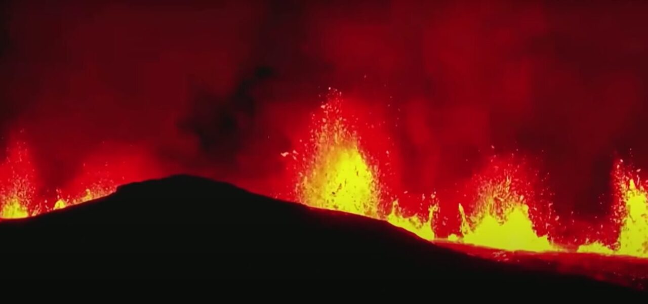 Lava prende fuego a varias casas al suroeste de Islandia