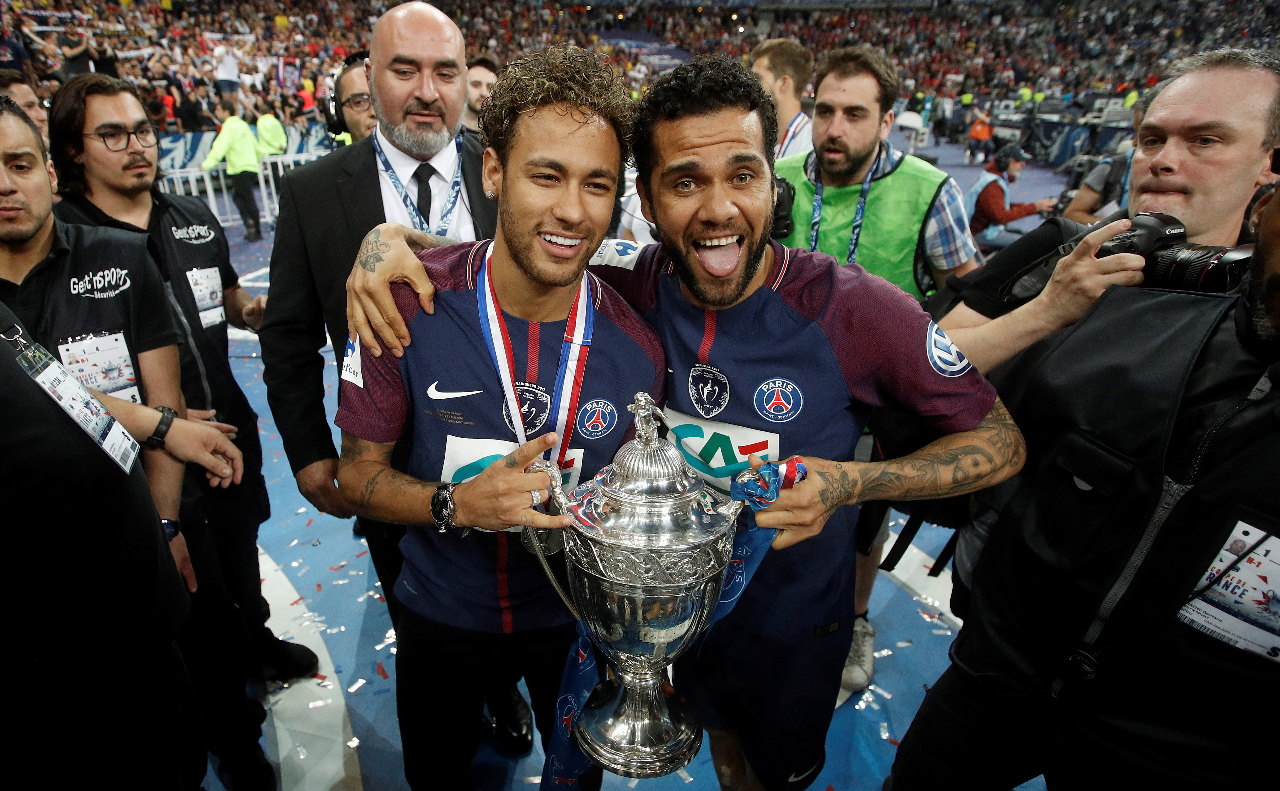 Neymar no deja solo a su compatriota; brinda apoyo legal y económico a Dani Alves