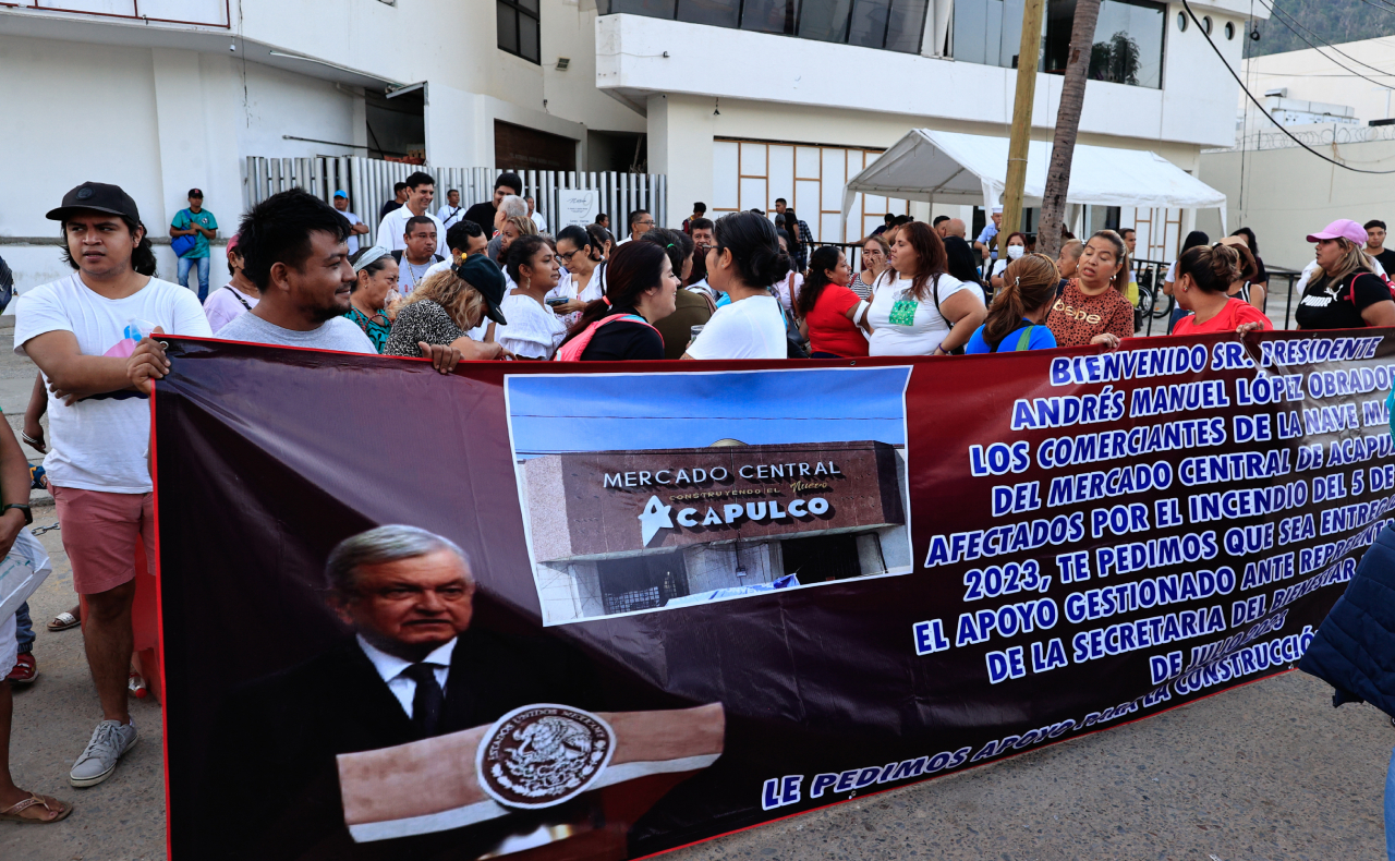 ‘Necesitamos solución’: damnificados por ‘Otis’ denuncian apoyos insuficientes en Acapulco