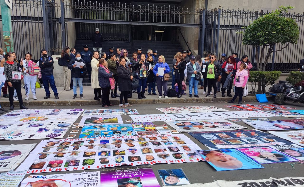 Familiares de personas desaparecidas protestan en la Secretaría de Gobernación