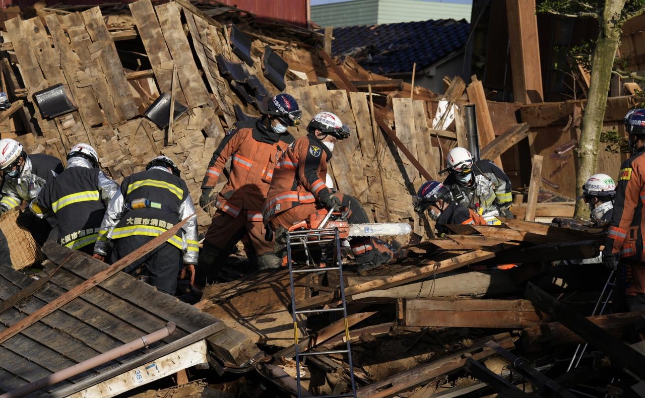 Elevan a 94 la cifra de personas muertas y 242 desaparecidas tras terremoto en Japón