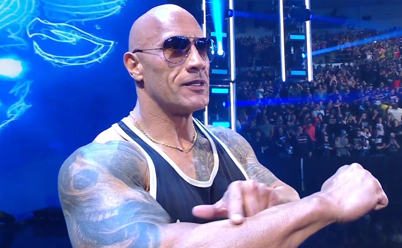‘La Roca’ regresa a la WWE y lanza advertencia a Roman Reigns