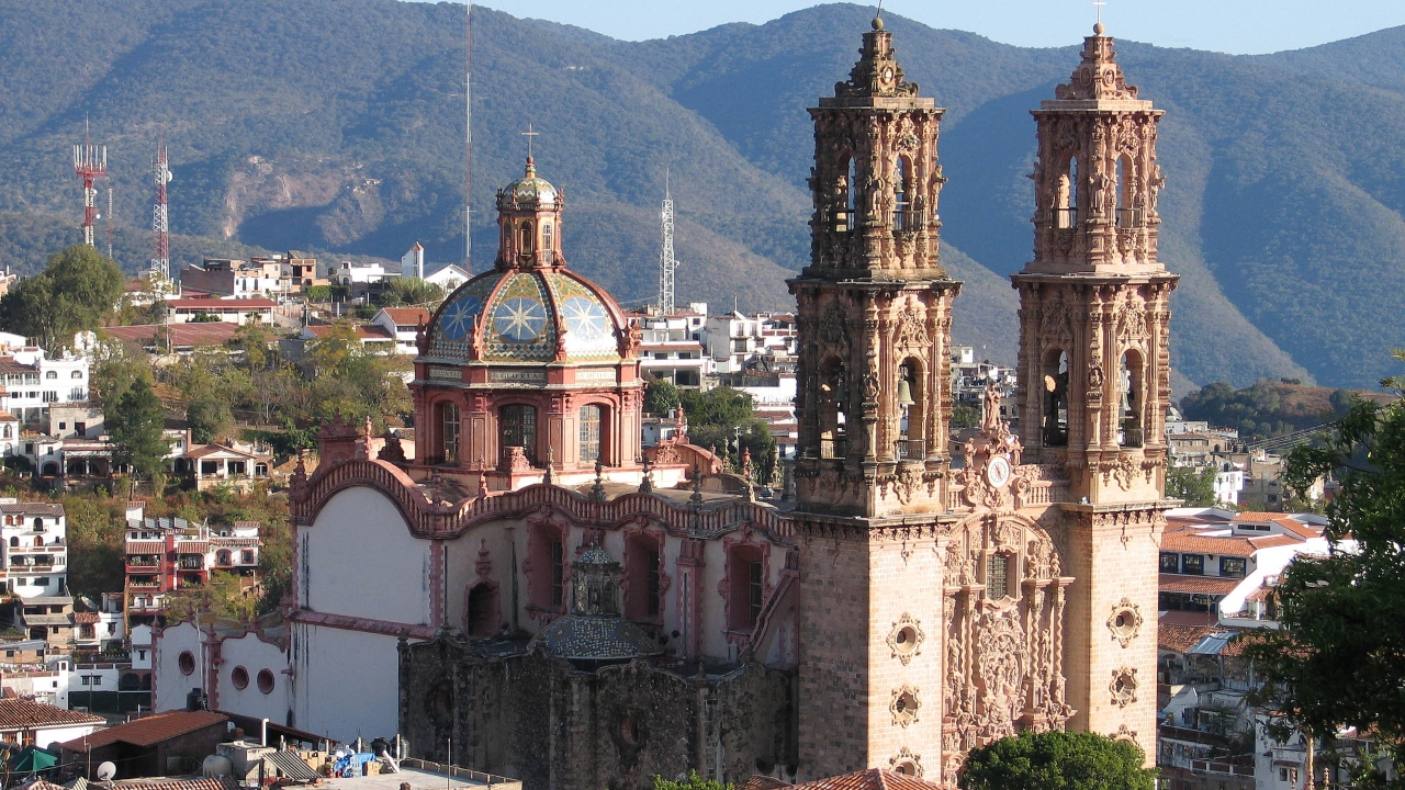 Taxco suma tres días sin transporte por violencia en Guerrero