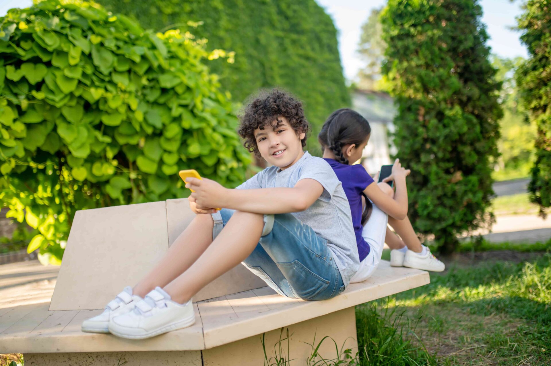 ¿Cómo limitar el uso de los celulares en niños?