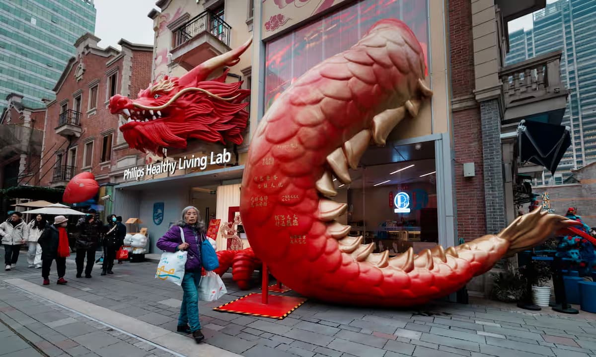 En el año del dragón, ¿soplará China fuego a su desinflada economía?