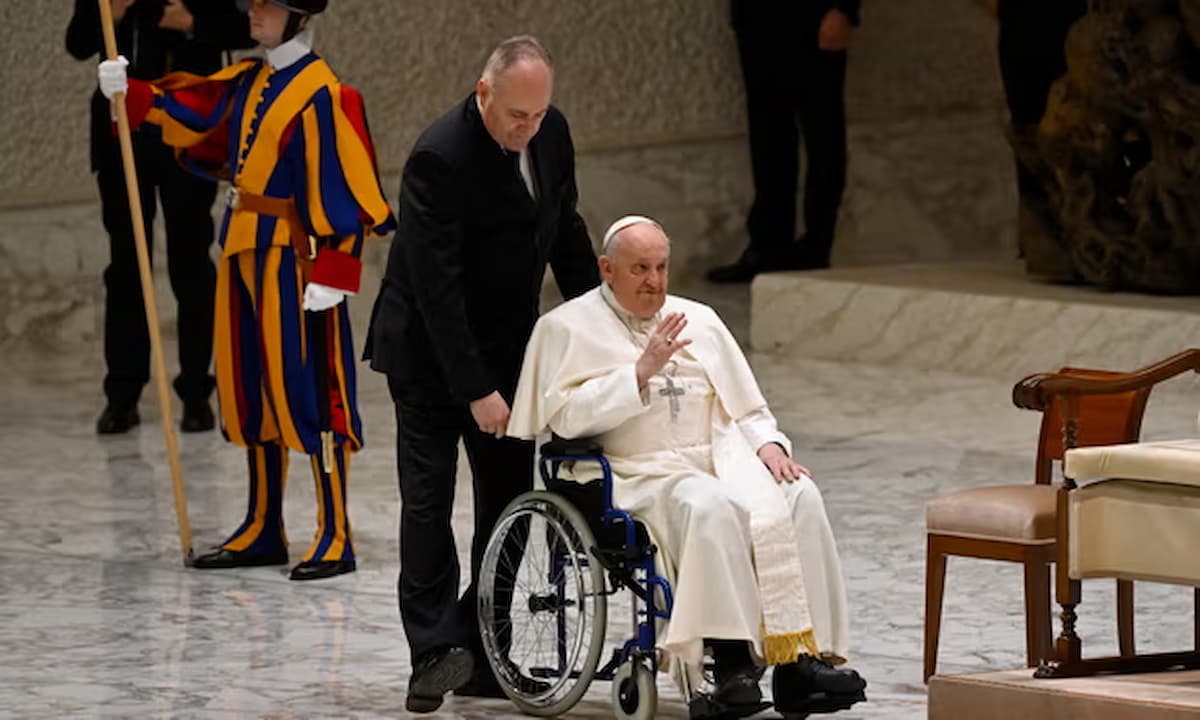 El Papa Francisco fue trasladado al hospital tras presentar síntomas de gripa
