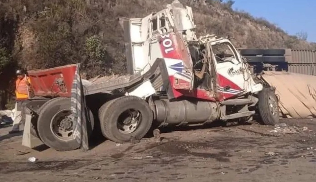 Accidente México-Querétaro: tránsito lento tras carambola en Tepeji