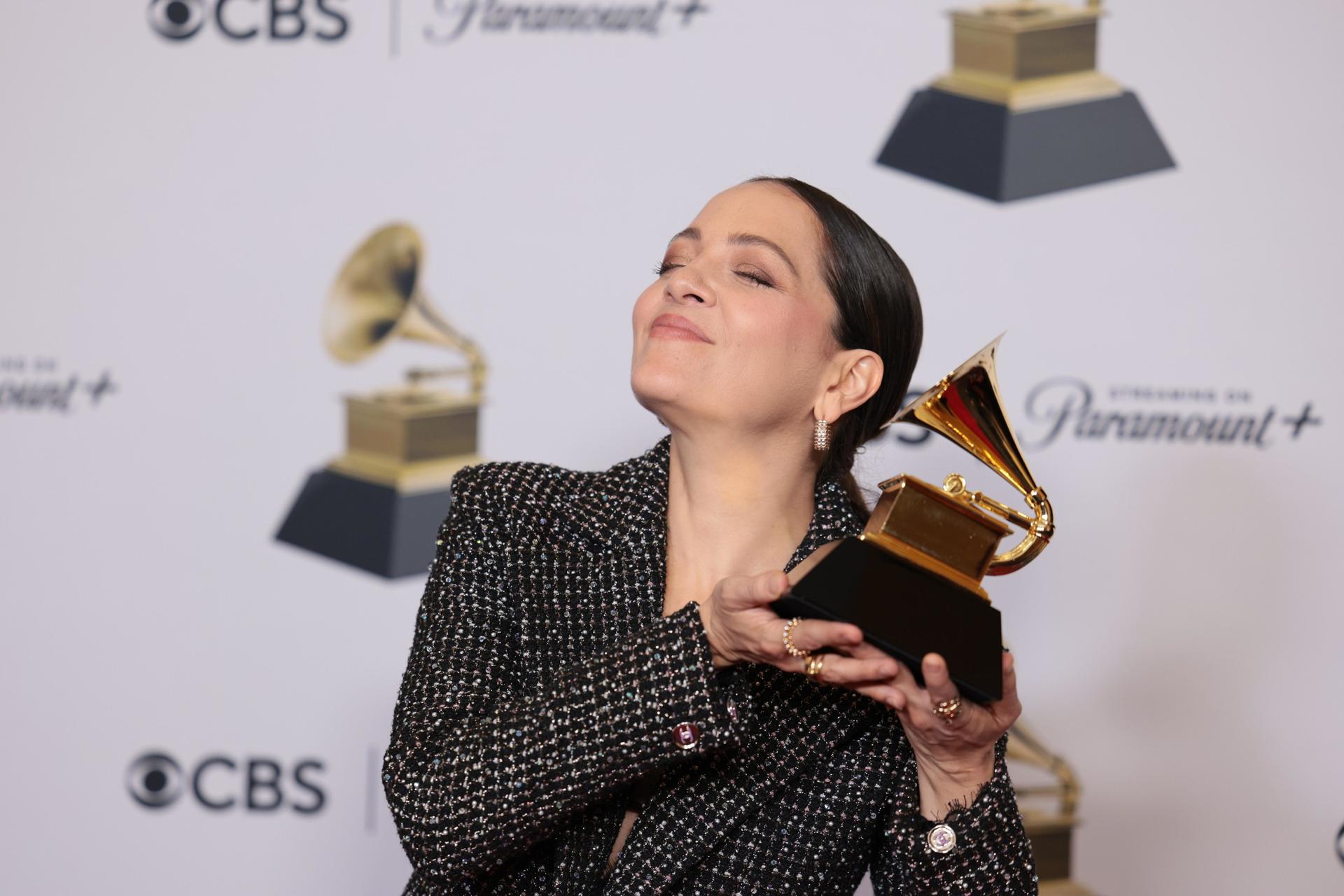 La alfombra roja de los Grammy 2024 reúne a los mejores artistas de la música