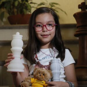 México tiene una Gambito de dama, se llama Alondra y conquista campeonatos de ajedrez