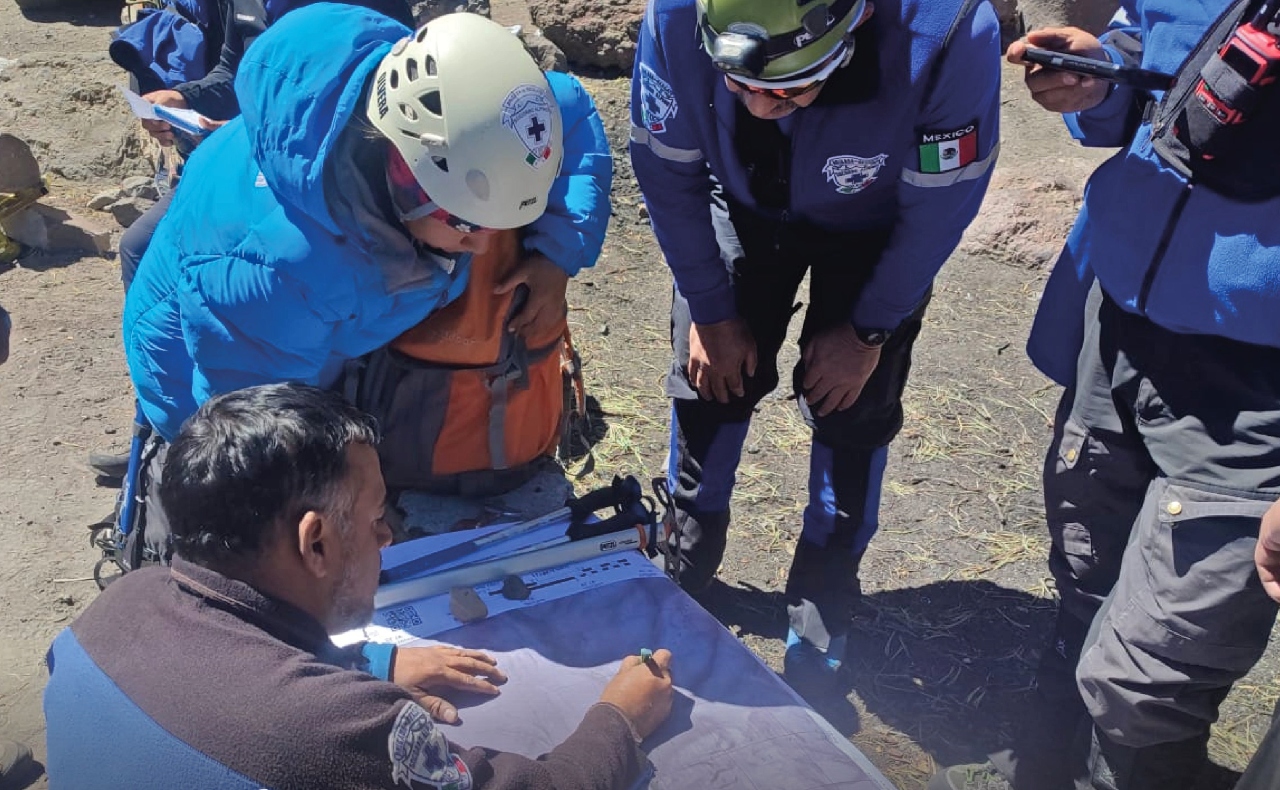 Hallan muerto al guía de los 11 alpinistas que se extraviaron en el Pico de Orizaba