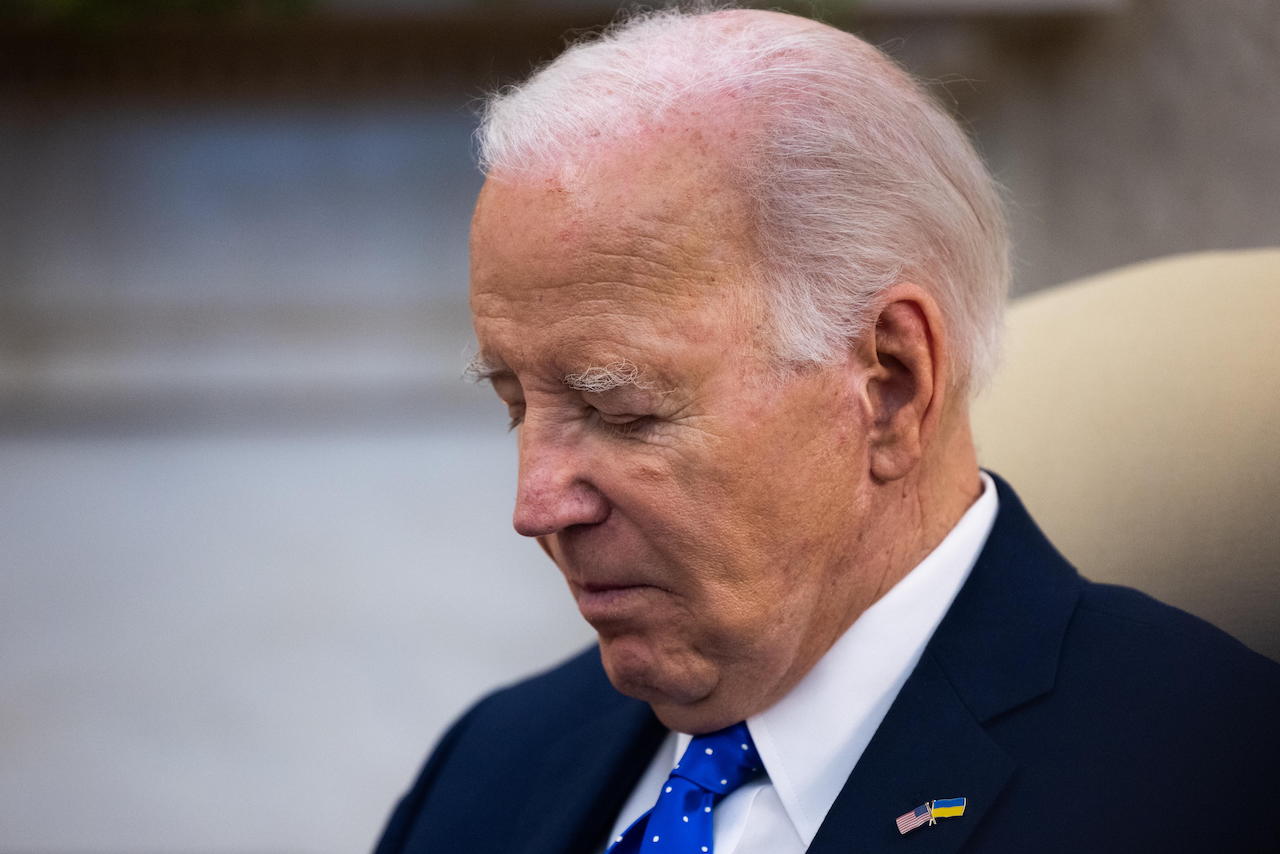 Republicanos aprietan a Biden: piden a gabinete inhabilitarlo como presidente