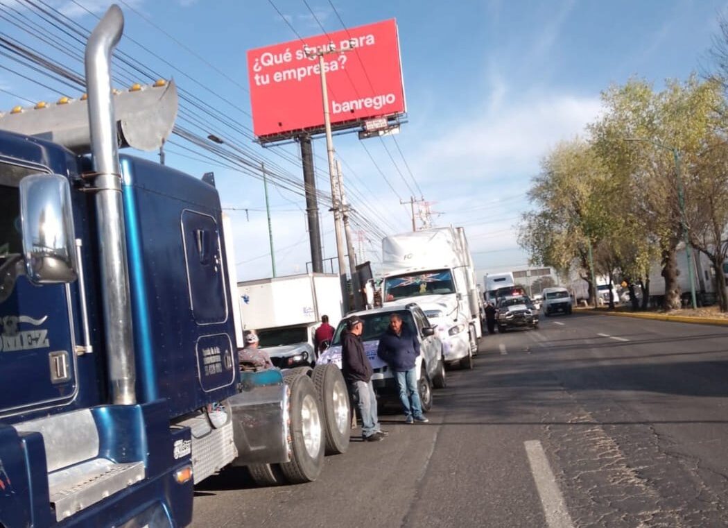 Bloqueo en la México-Querétaro: cierre de transportistas en Cuautitlán Izcalli