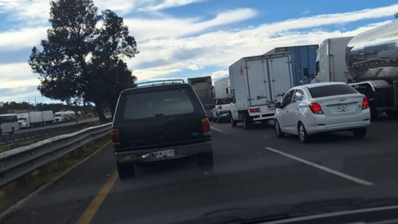 Accidente en la carretera México-Querétaro afecta la circulación en Edomex
