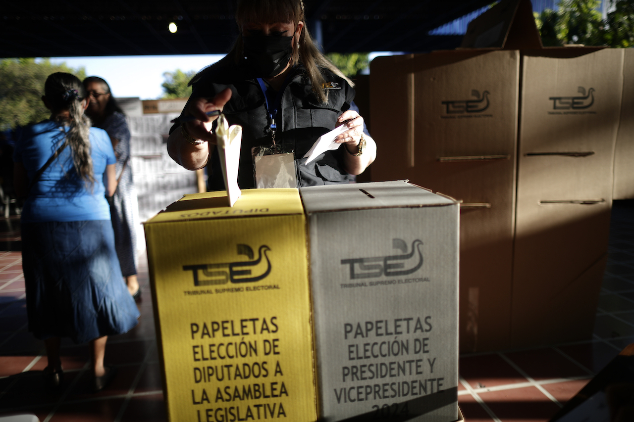 Elecciones en El Salvador: Bukele se autoproclama ganador “con más del 85% de votos”