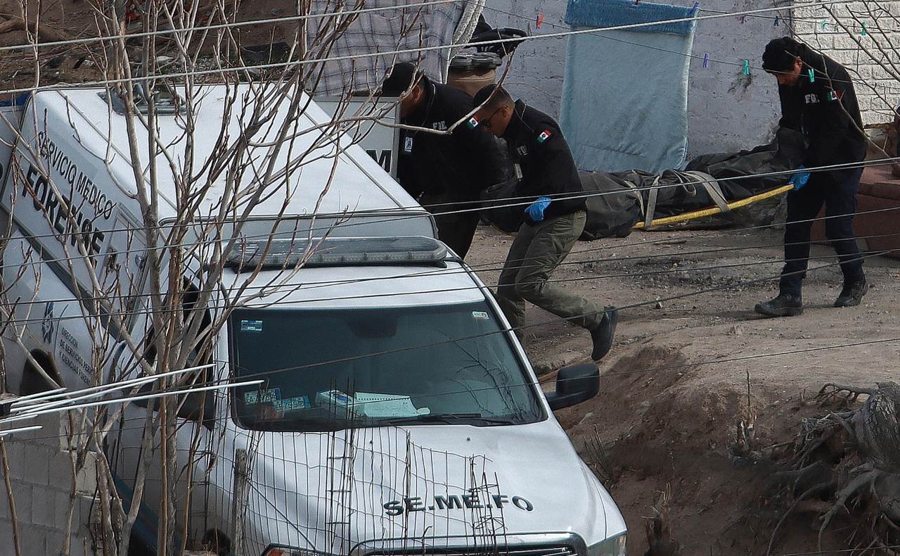 Localizan cinco cuerpos en tres fosas clandestinas en Chihuahua