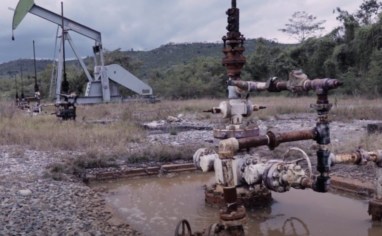 Colectivos entregan más de 90 mil firmas al Senado para prohibir el ‘fracking’ en México