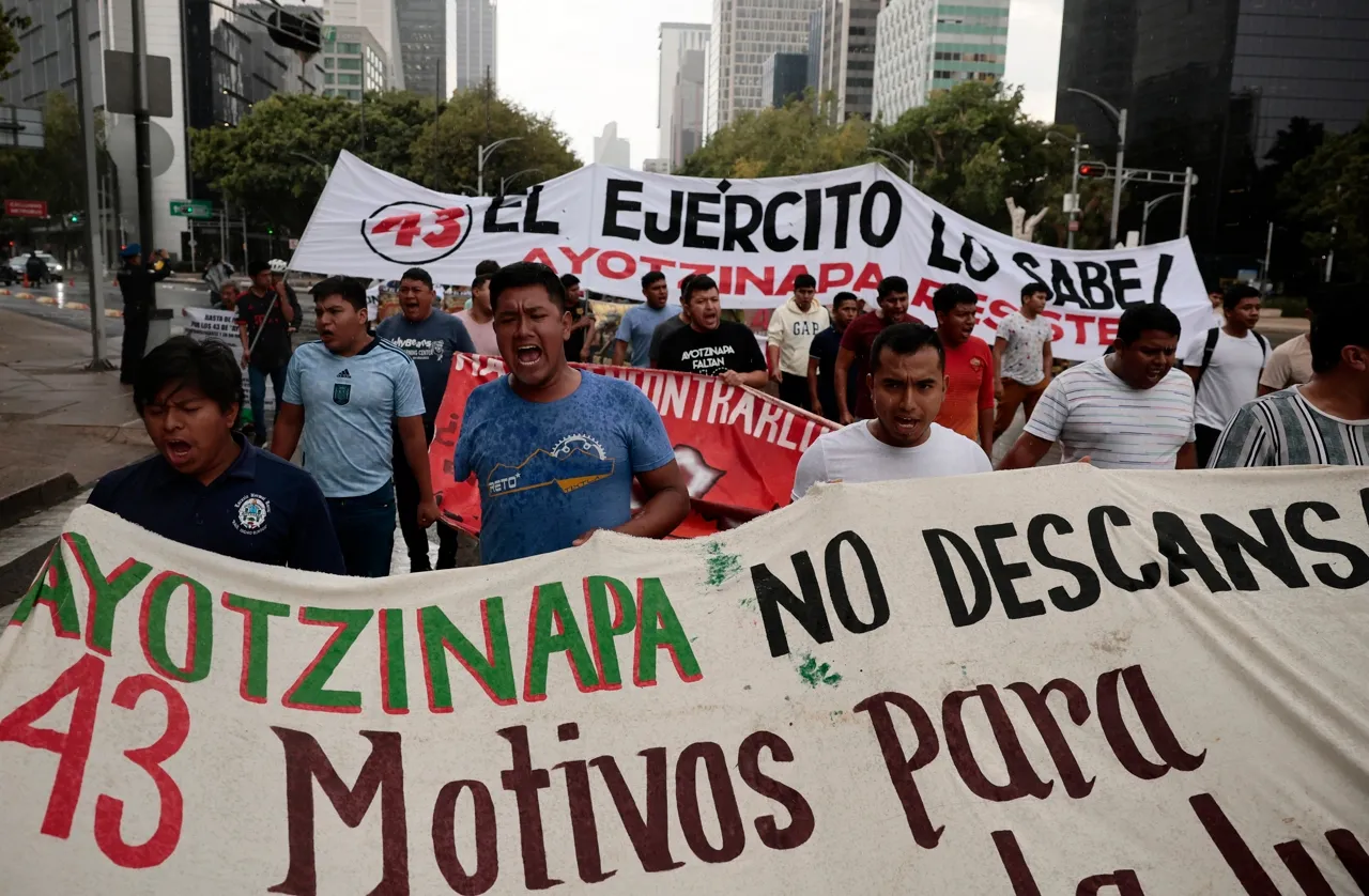Jueza dicta auto de formal prisión a ocho militares por el caso Ayotzinapa