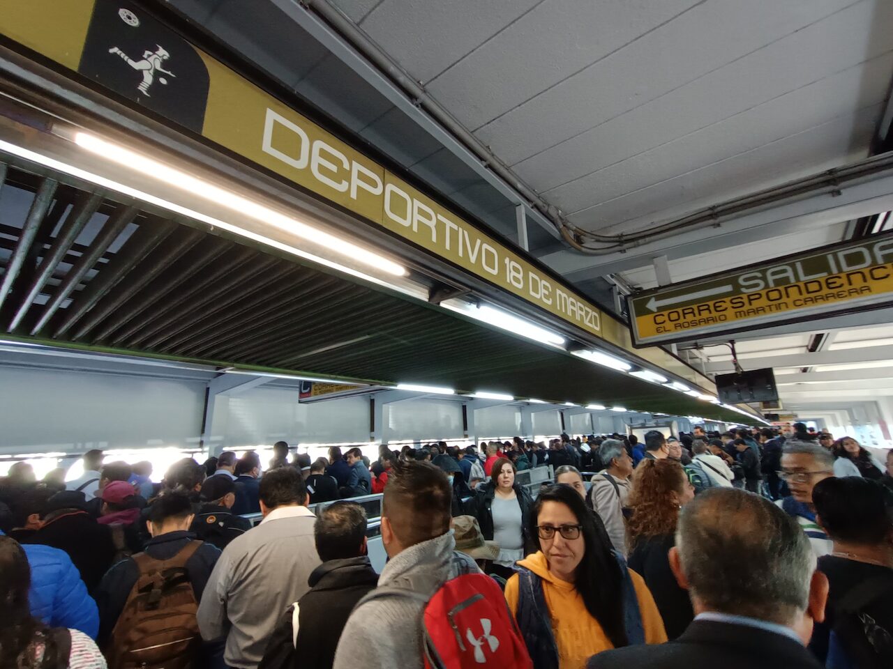 Línea 3 del Metro: reportan saturación y marcha lenta de trenes