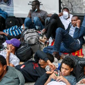 Juez frena ley de Texas que permitía a policías detener y expulsar a migrantes