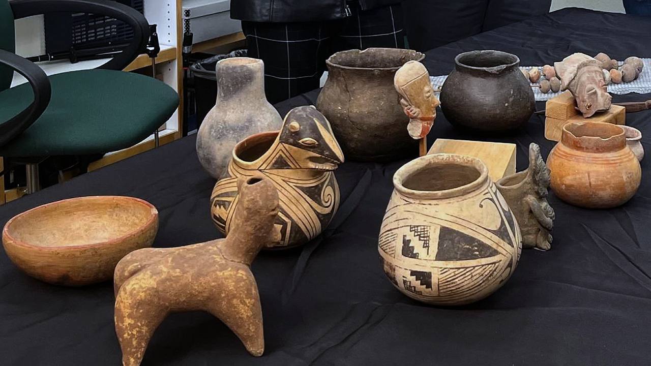 El Departamento de Cultura de Nuevo México devuelve 41 piezas arqueológicas a México