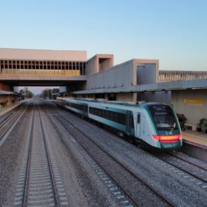 AMLO inaugura tramo del Tren Maya que va de Cancún a Playa del Carmen